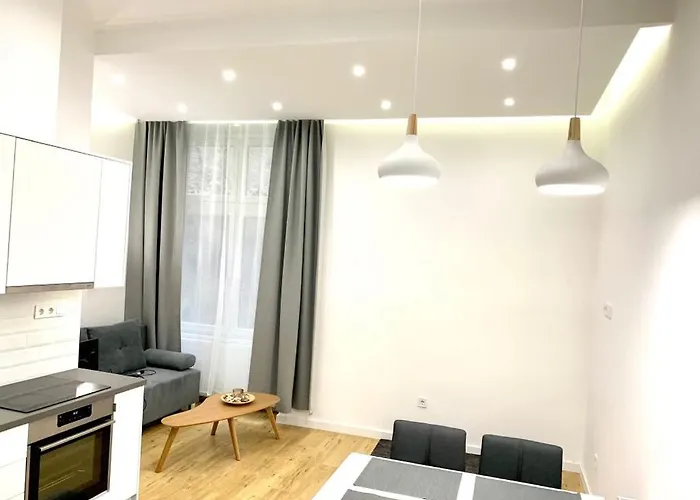 Colton Paulay Apartman