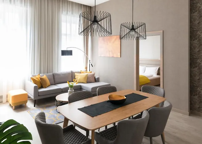 Colton Paulay Apartman
